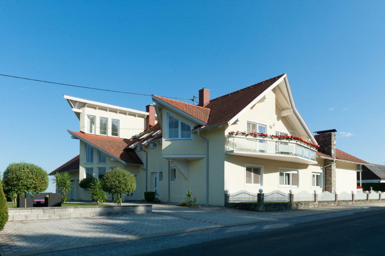 Appartement Schober Kukmirn Ngoại thất bức ảnh